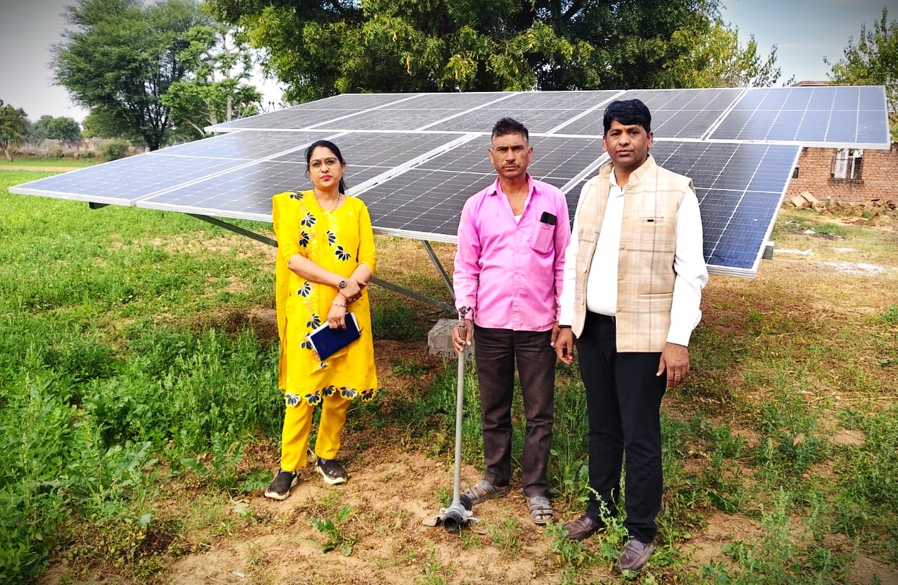 BS Solar Solution team at a ground-mounted solar installation